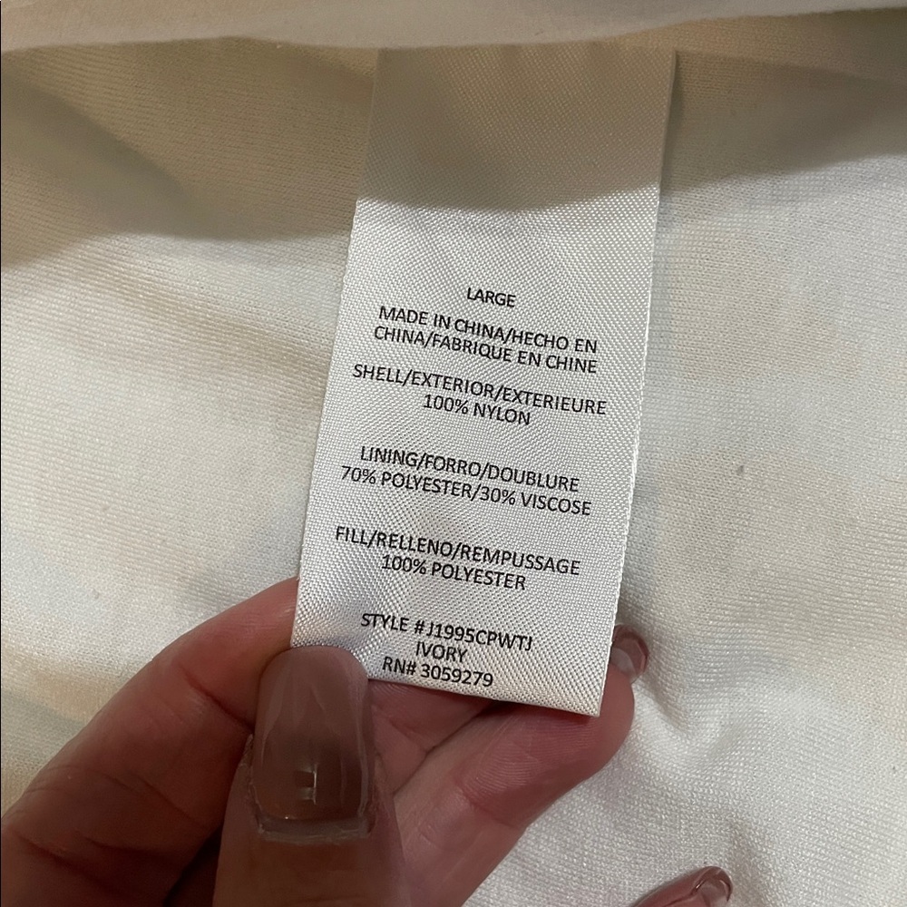 Women’s cropped White Puffer Vest size large - Picture 5 of 5